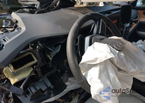 2024 Toyota Grand Highlander Platinum z USA, uszkodzony, nr VIN 5TDAAAB57RS050694